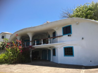 editor-block-images/front-of-villa.jpg