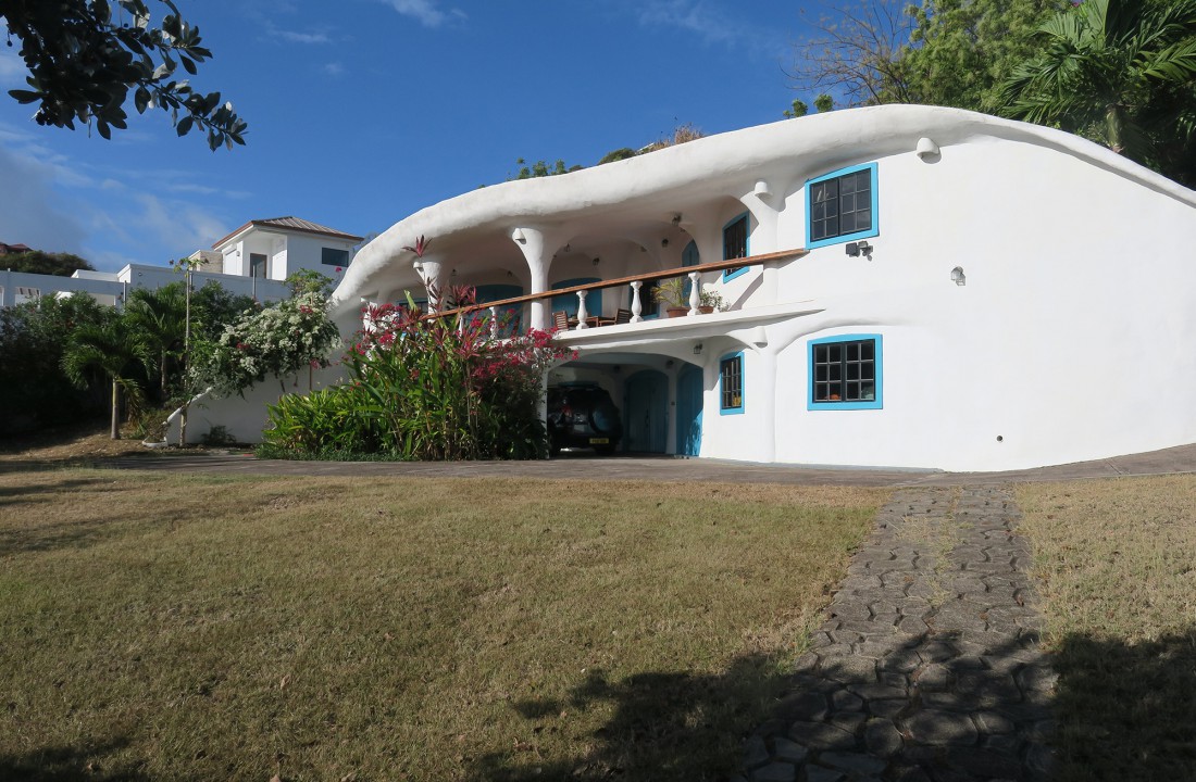 front wide villa